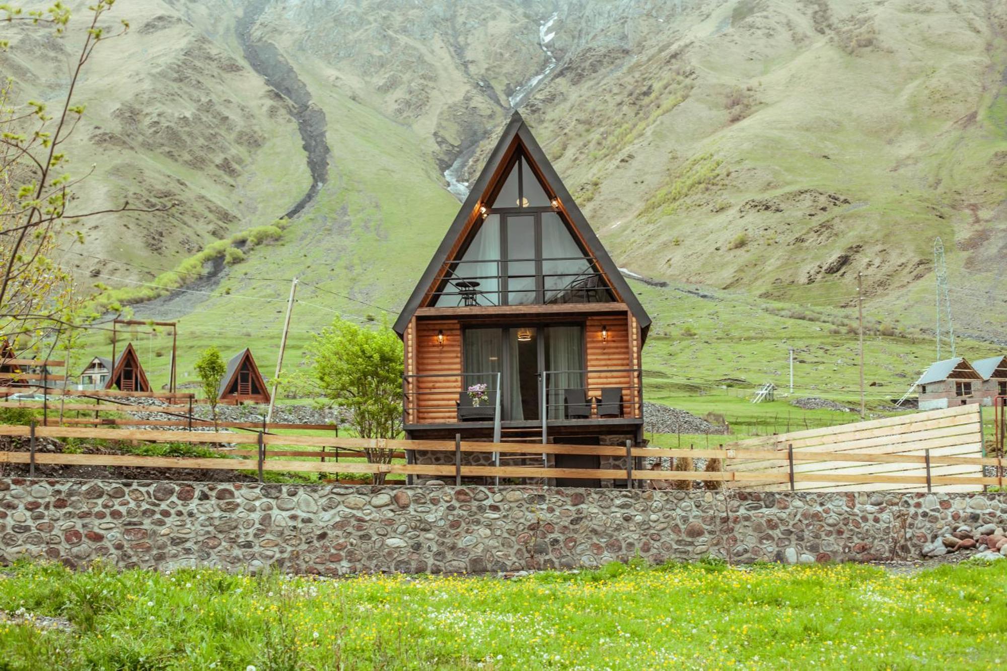 Sunset Cottage Kazbegi ภายนอก รูปภาพ
